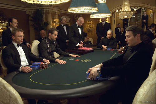 casino-royale-review-wallpaper-03[1].jpg