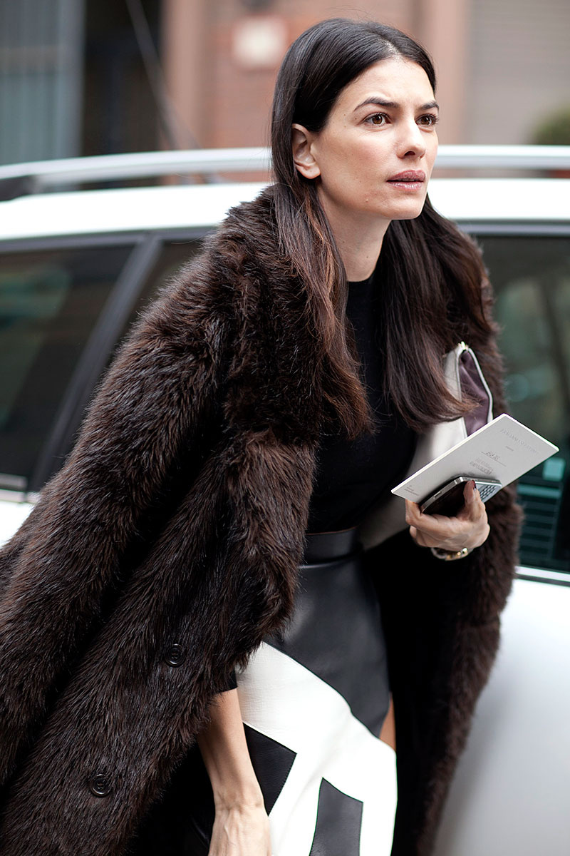 street_style_moda_en_la_calle_tendencias_fur__327285402_800x1200