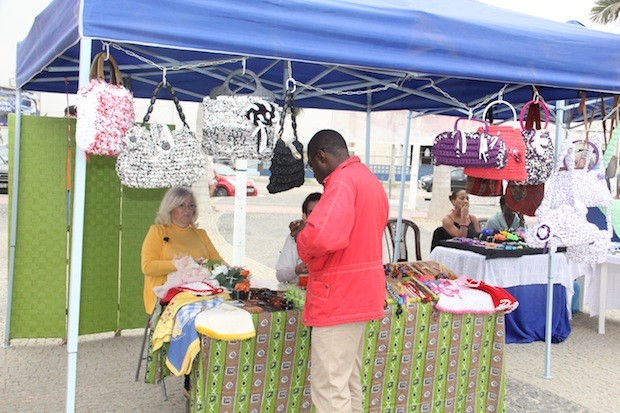 Feira de Artesanato Urbano SAPO Viajar Angola Armario Que Plancha La Ropa ~ Feira de Artesanato Urbano SAPO Viajar Angola
